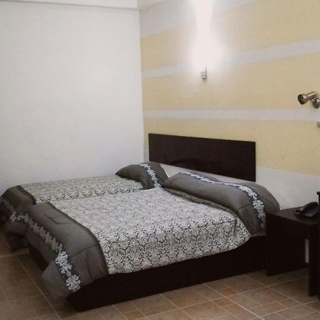 Metro Park Hotel Mandaue Cebú Habitación foto